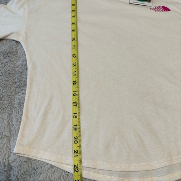 The North Face Girls We Never Stop Graphic T-shirt - Picture 6 of 7